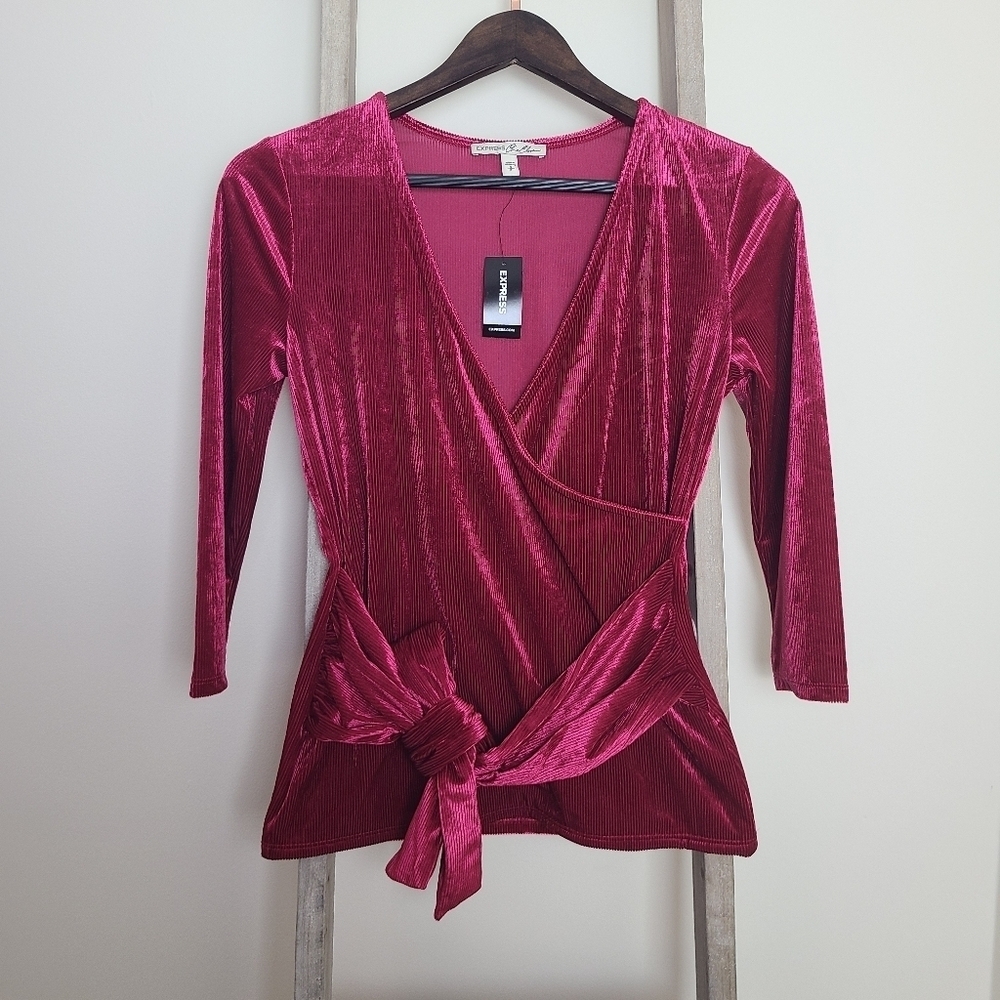 ⭐️40% Off⭐️ Express Red Ribbed Velvet Wrap Front Top - Picture 3 of 9